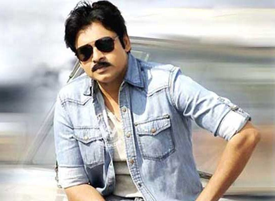 pawan kalyan,ghost writer,assistant director,sardaar gabbar singh,ism,nenu manam janam  పవన్‌కు సహకరిస్తుంది ఎవరు...??